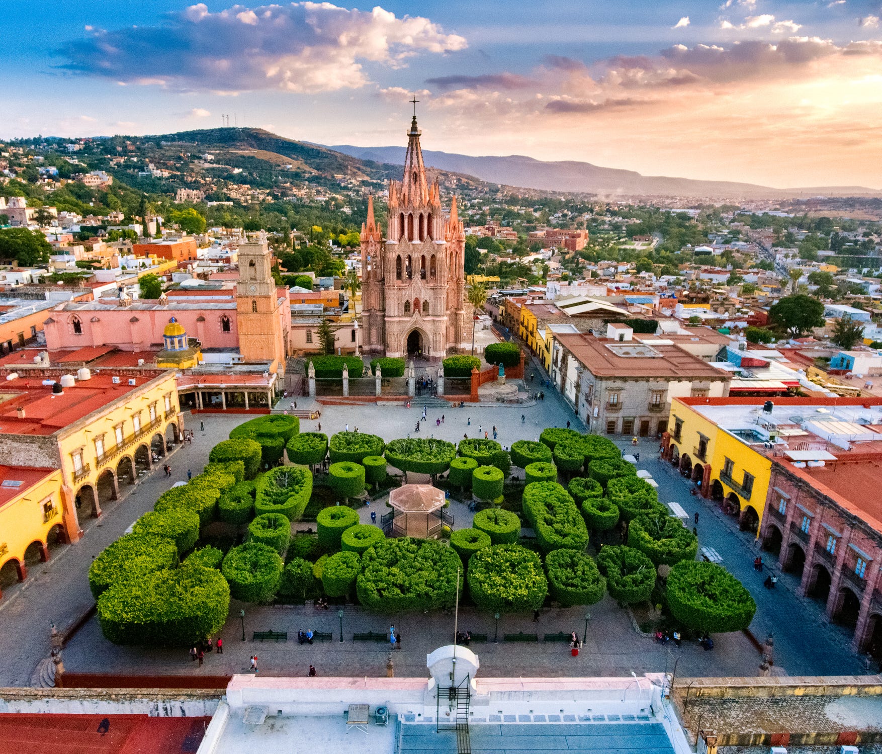 San Miguel de Allende: San Miguel de Allende is one of the safest places in Mexico, as evidenced by its popularity with expats. This UNESCO World Heritage Site is situated almost right in the middle of Mexico and offers cobblestone streets, Spanish c