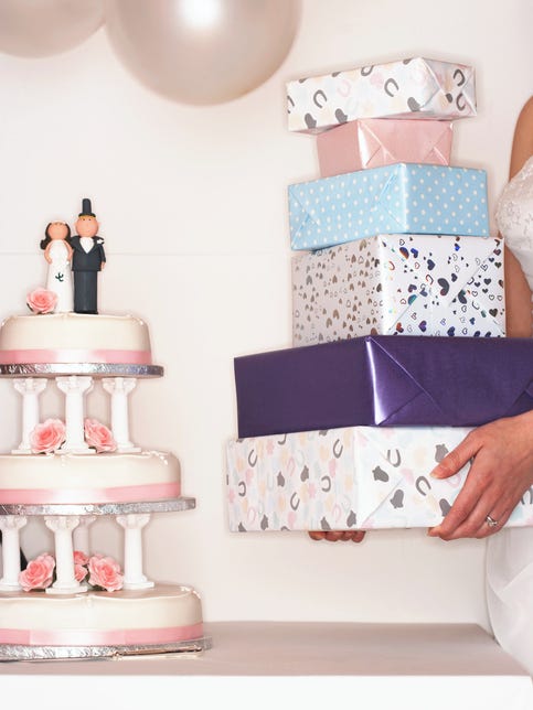 Top 20 how much to give for a wedding gift cash 2022 1 The 'appropriate' range of a wedding gift can vary. Here's how to decide how much to spend