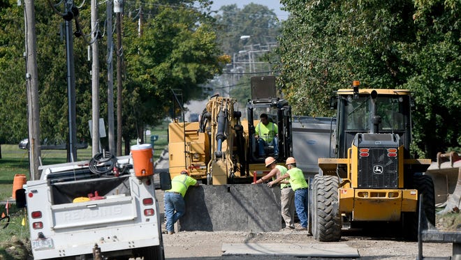 Road construction continued last Thursday morning on West Southern Avenue near Oakwood Cemetery.
