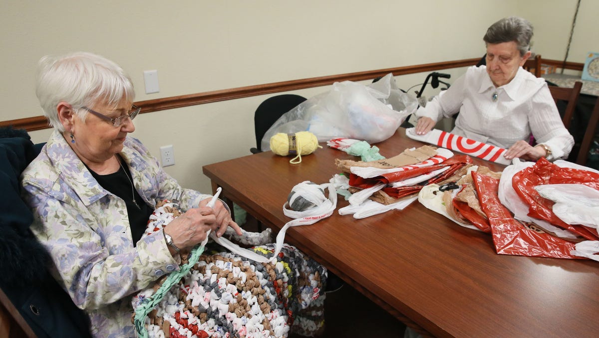 Photos Turning grocery bags into sleeping mats for homeless