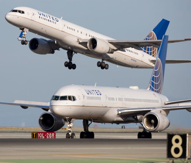 United Airlines Boeing 757s trade places at San Francisco International Airport on Oct. 23, 2016.