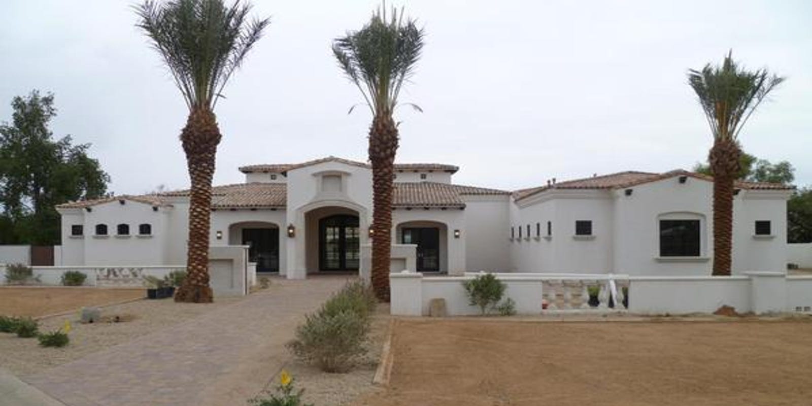 Luxury Homes 228 Million Scottsdale Home Has Backyard Pizza Oven