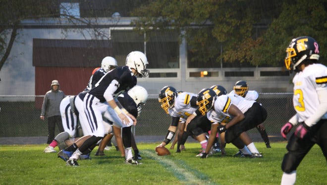 Cincinnati Country Day and St. Bernard face off in the first quarter Friday.