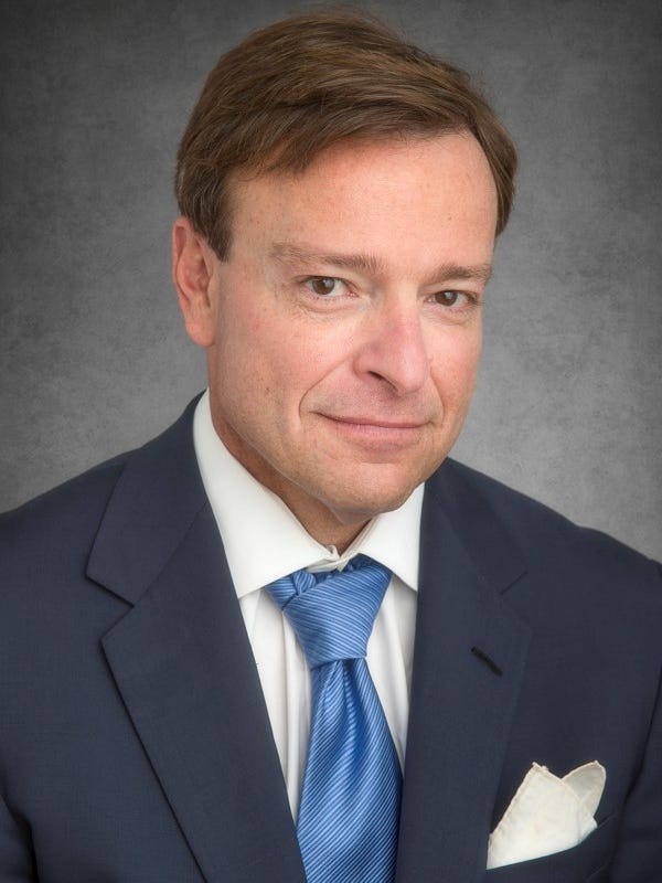 Like Paul Manafort, Knoxville attorney Greg Isaacs goes sockless, too