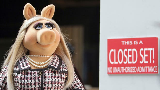 Miss Piggy and the rest of 'The Muppets' return to prime time with a contemporary, documentary-style show on ABC.