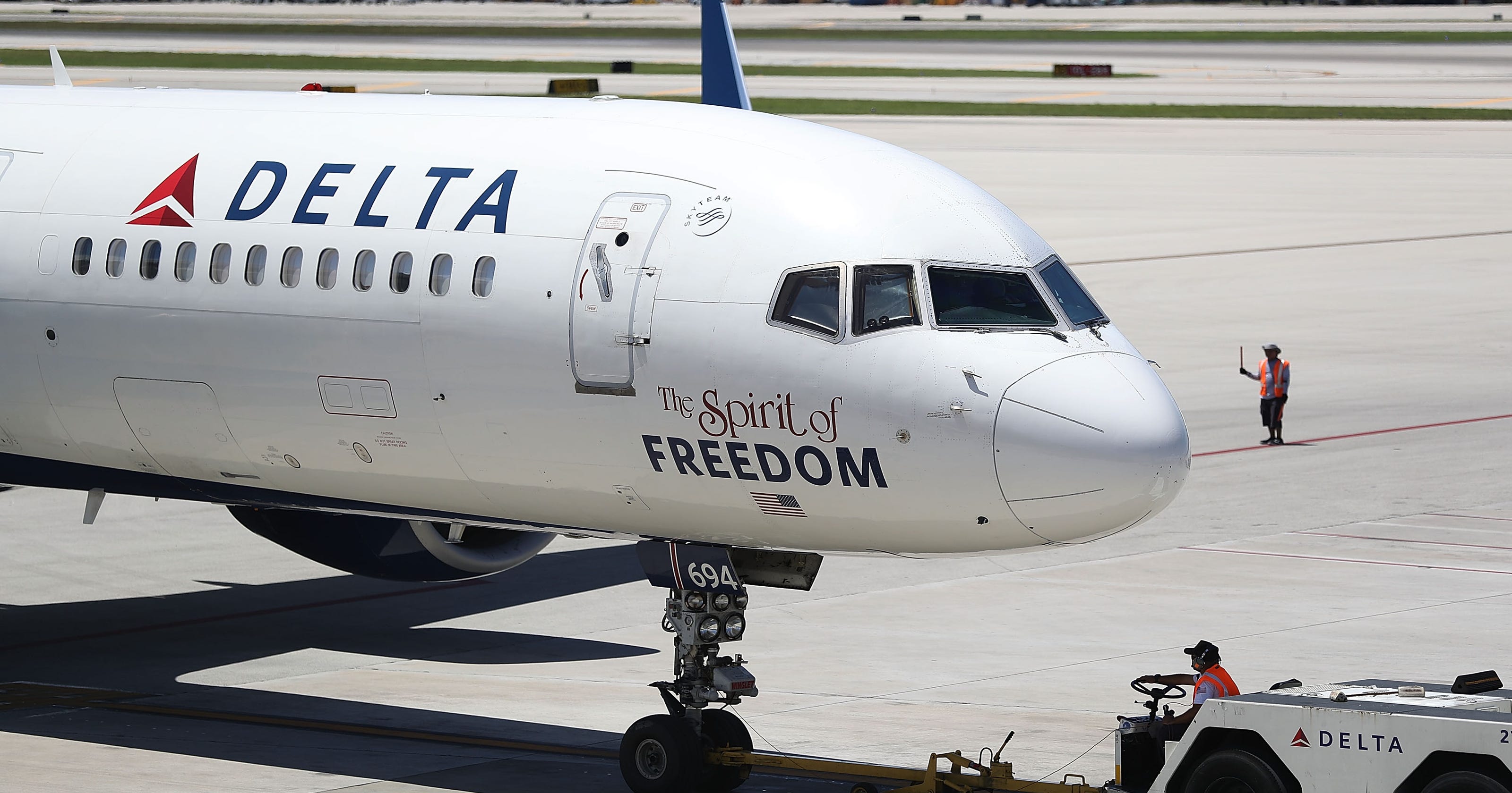 Delta makes emergency landing, 5 injured after severe turbulence