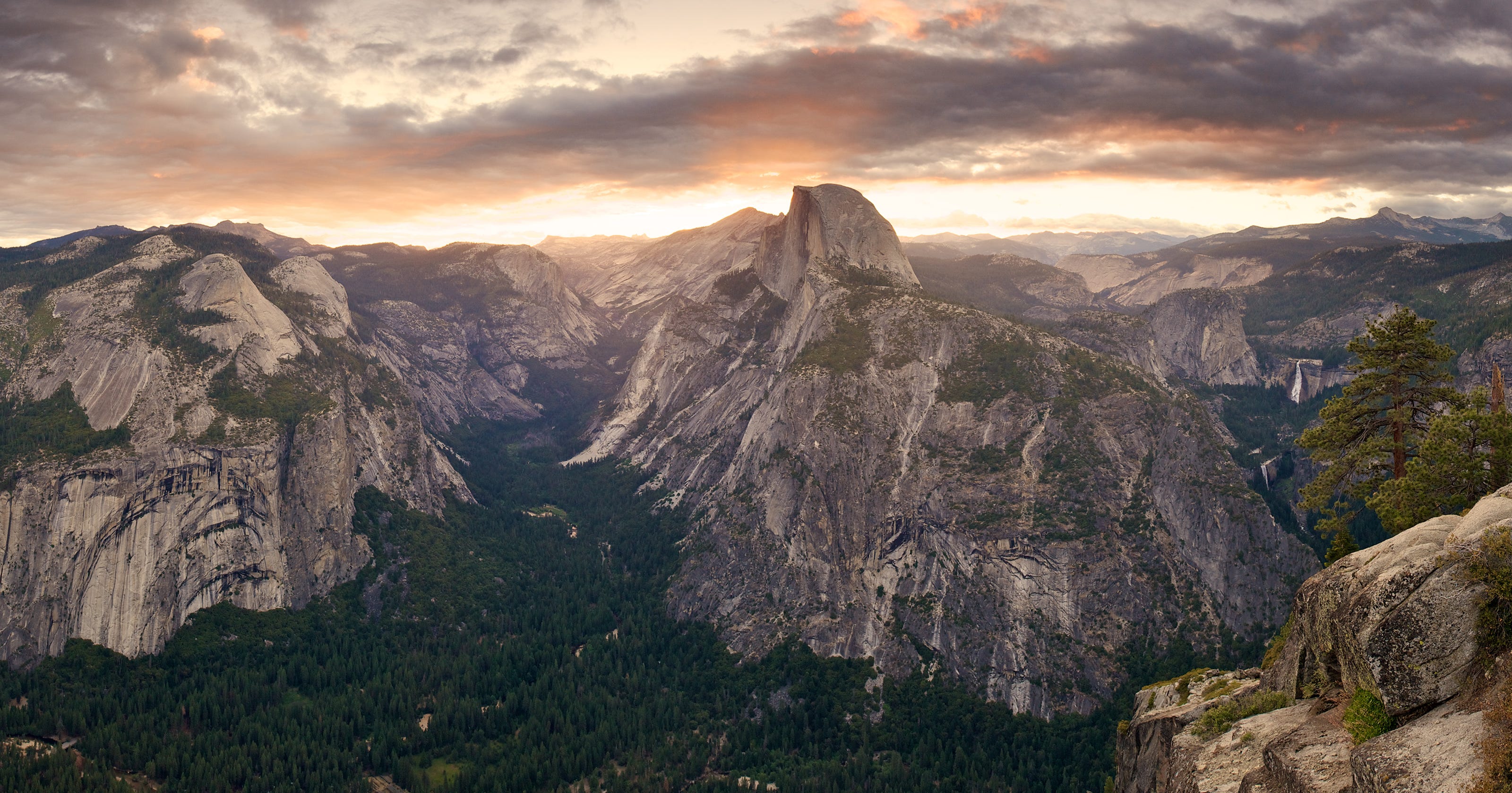 Explore National Parks: A Multimedia Journey - tlzz4rp