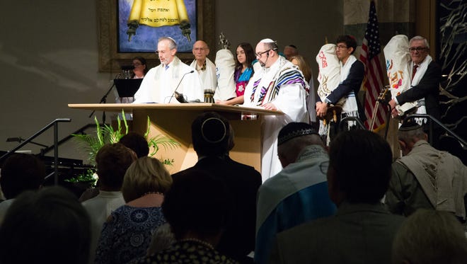 Rabbi Andrew Bentley and Cantor Michael Anatole lead a Yom Kippur service at Temple Sinai in Palm Desert, Tuesday, October 11, 2016.gg