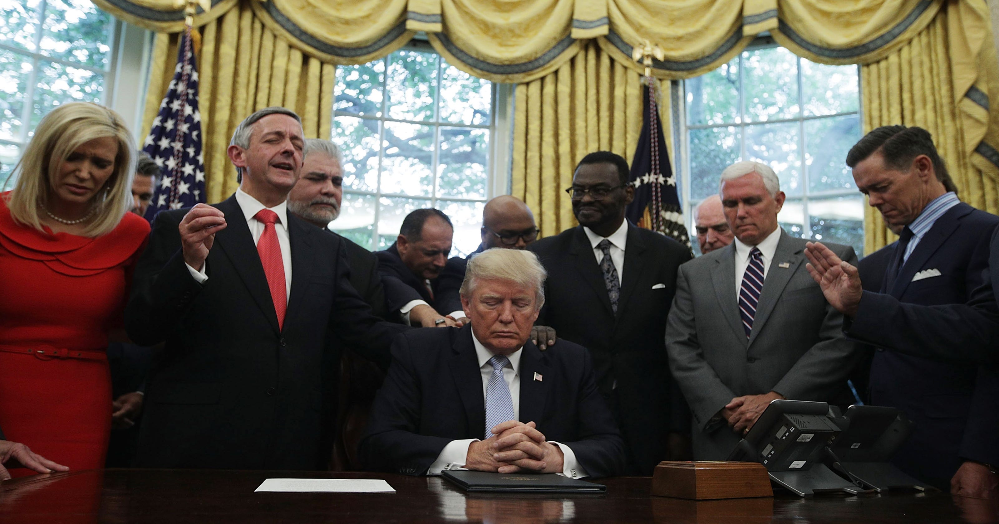 All The Presidents Clergymen A Close Look At Trumps Ties With Evangelicals 