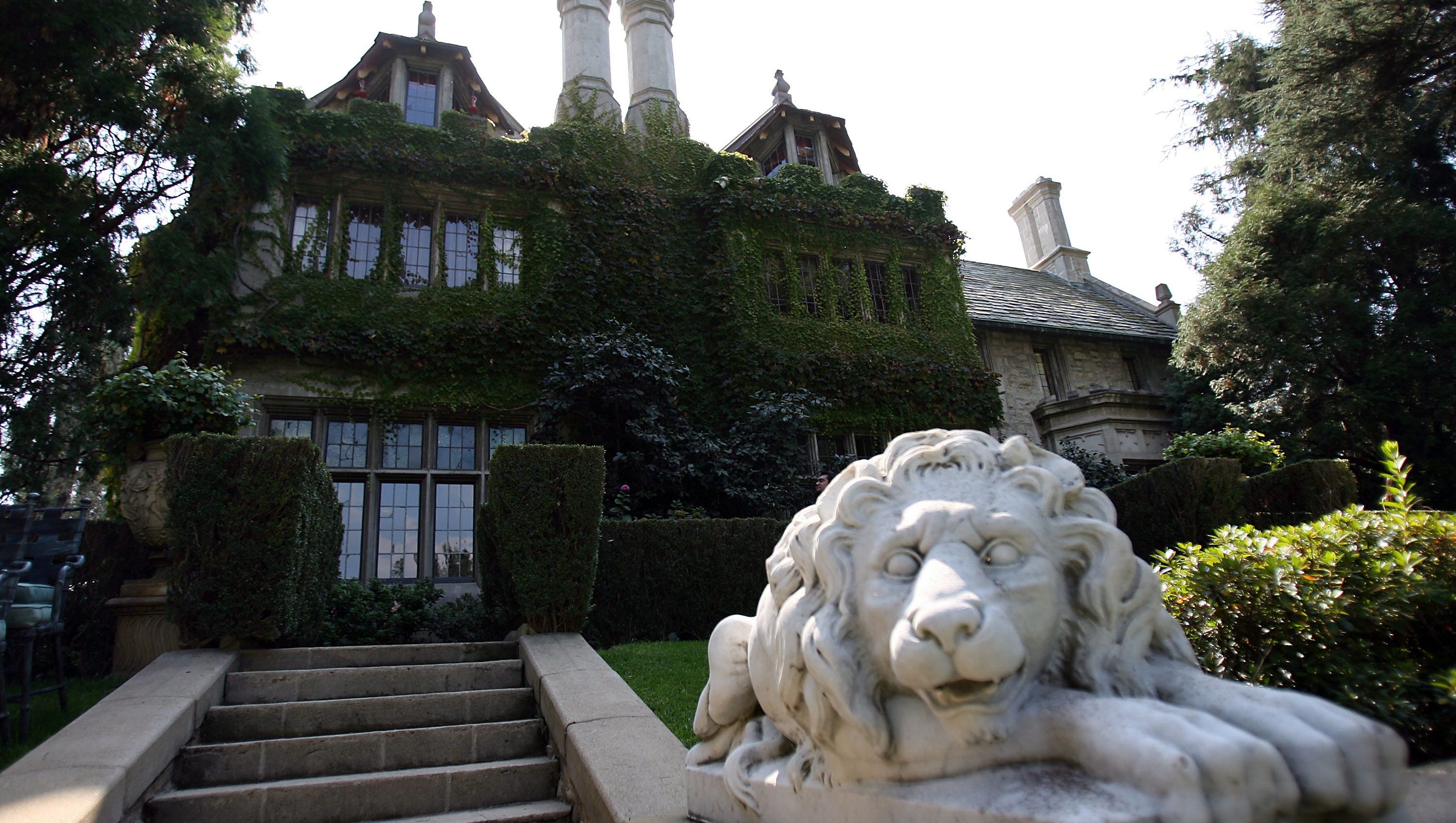 With Hugh Hefner Gone Here S The Future For The Playboy Mansion