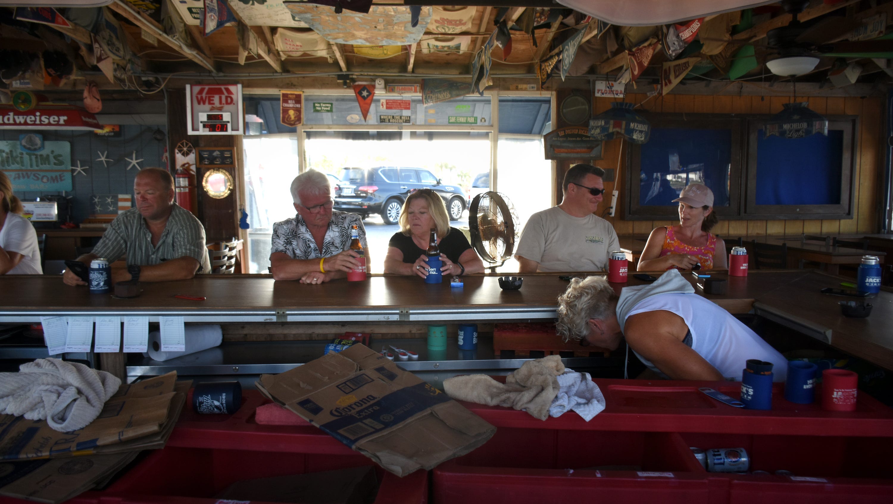 Jack’s Lookout Waterfront bar survives by inviting storm to come in