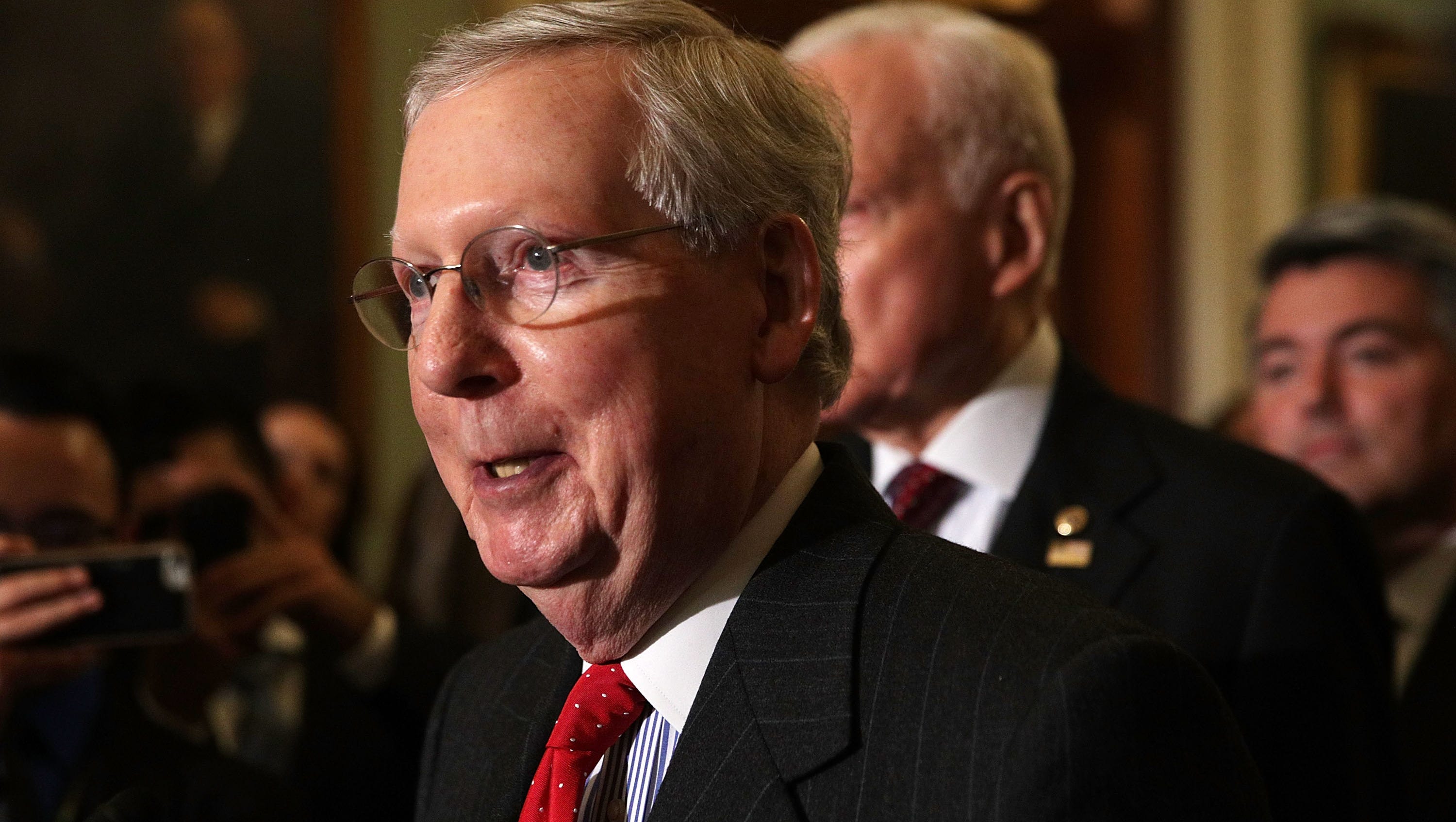 Mitch Mcconnell S Team Tweets Gif During Trump Bannon Feud