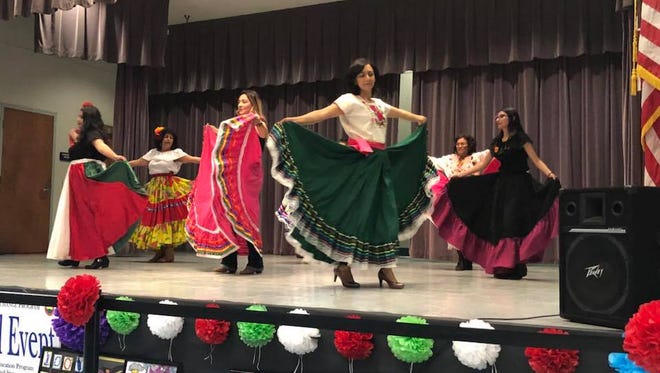 Este año, una docena de maestros de México visitó el condado de Monterey para compartir su cultura y tradiciones con los estudiantes locales como parte del Programa de Maestros para la Educación Binacional de los Migrantes.
