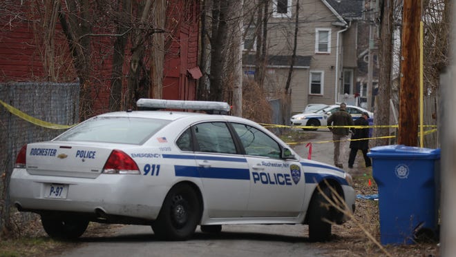 Rochester police investigate a suspicious death April 3, 2017. Police say the body of Christopher Smith was found on Newell Alley.