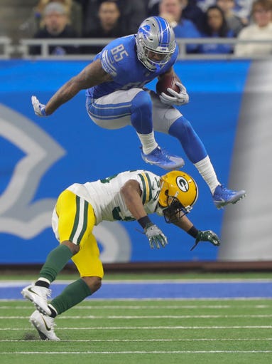 Lions' Eric Ebron hurdles Packers' Jermaine Whitehead