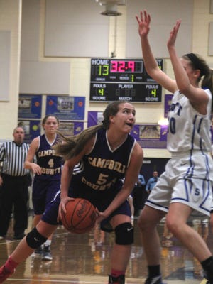 Campbell County’s Mackenzie Schwarber looks for the hoop.