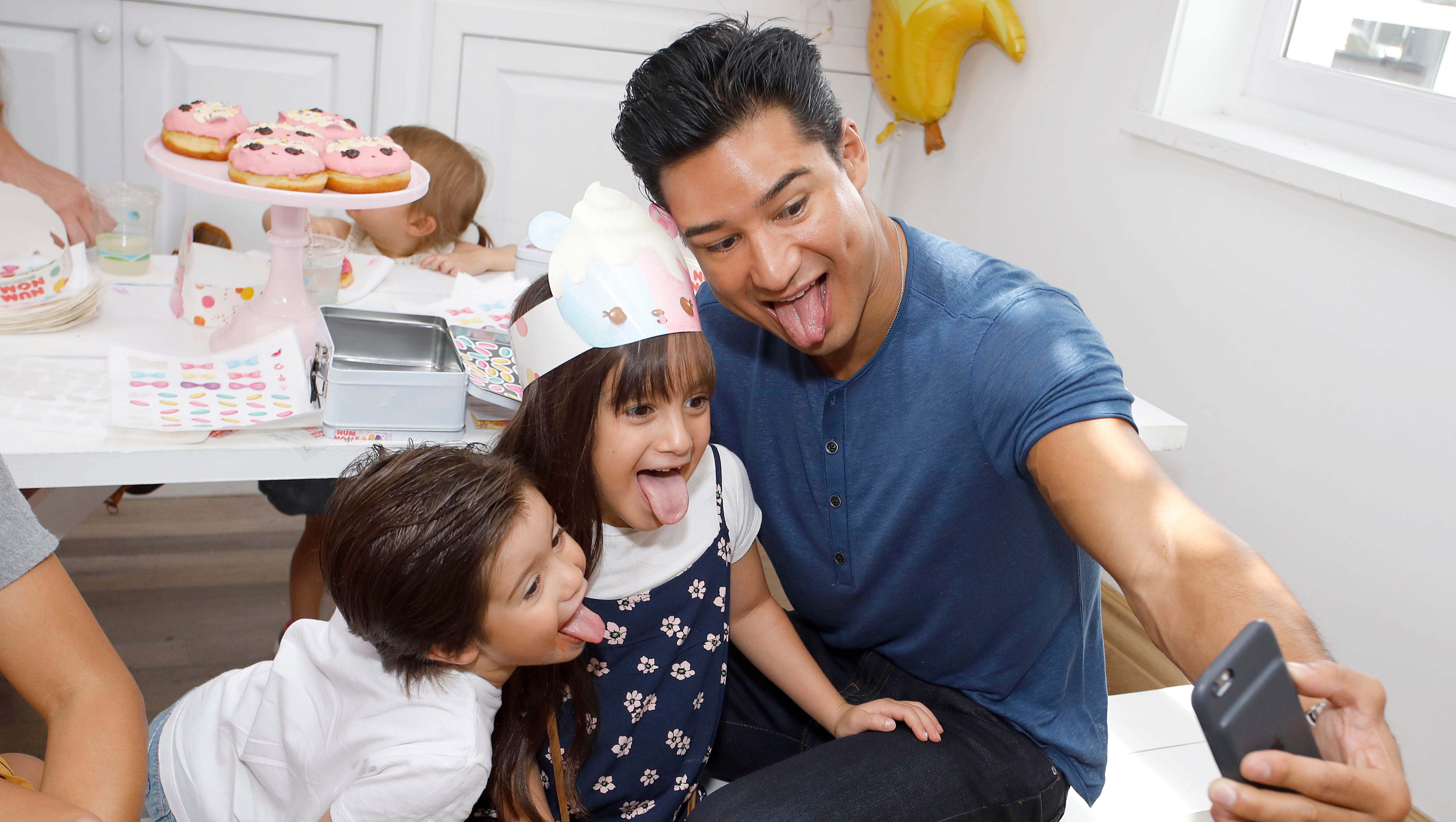 Mario Lopez S Kids Say Dad Does This Embarrassing Thing When They Play