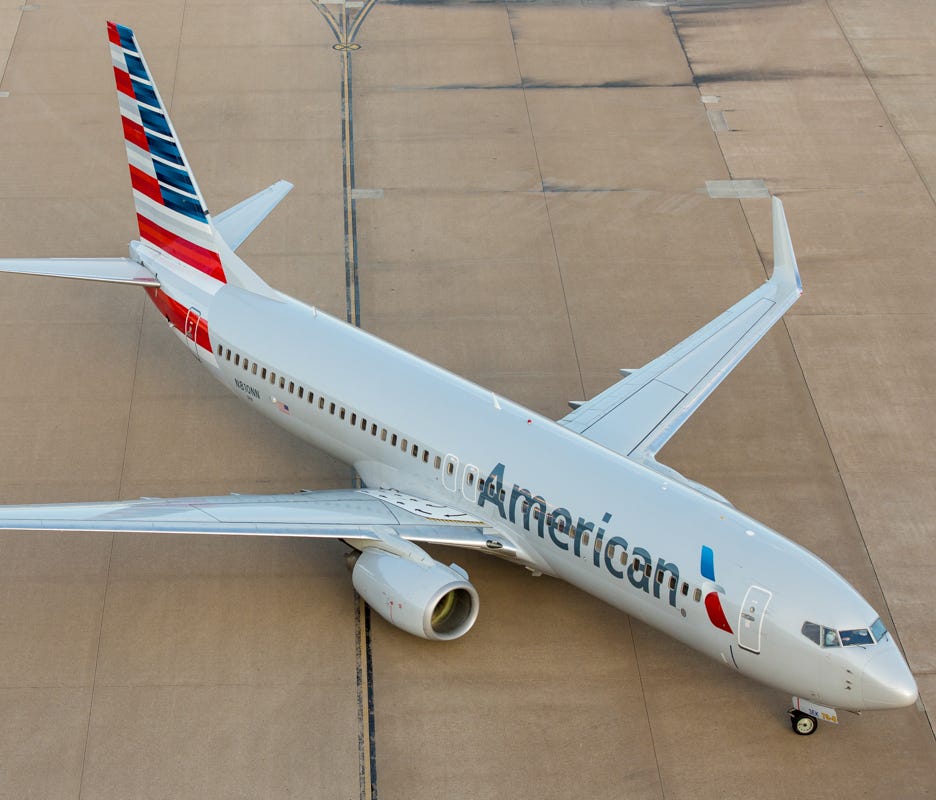 An American Airlines Boeing 737 taxies to a gate at Dallas/Fort Worth International Airport on Oct. 14, 2016.