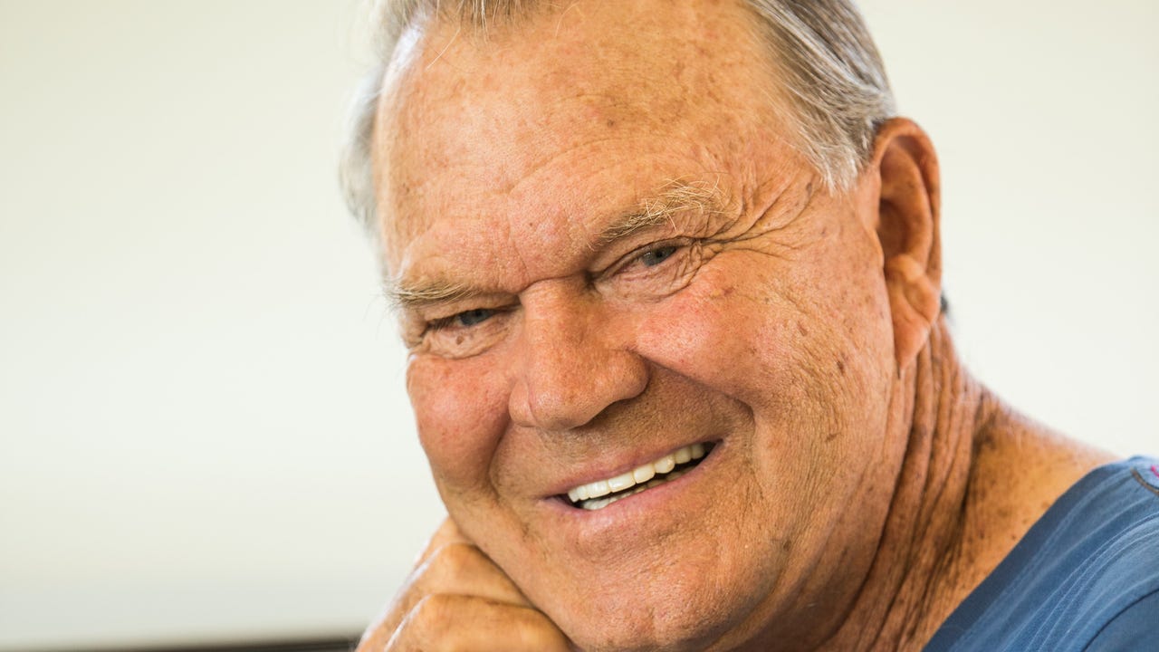 'Rhinestone Cowboy' Glen Campbell dies at 81