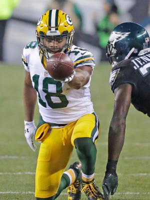 Green Bay Packers wide receiver Randall Cobb (18) signals a first down after a catch and long run against the Philadelphia Eagles at Lincoln Financial Field in Philadelphia, PA, November 28, 2016.