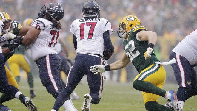 Houston Texans quarterback Brock Osweiler (17) scrambles away from Green Bay Packers outside linebacker Clay Matthews (52) in the first quarter as the Green Bay Packers host the Houston Texans on Sunday, December 4, 2016, at Lambeau Field in Green Bay, Wis.
Adam Wesley/USA TODAY NETWORK-Wisconsin