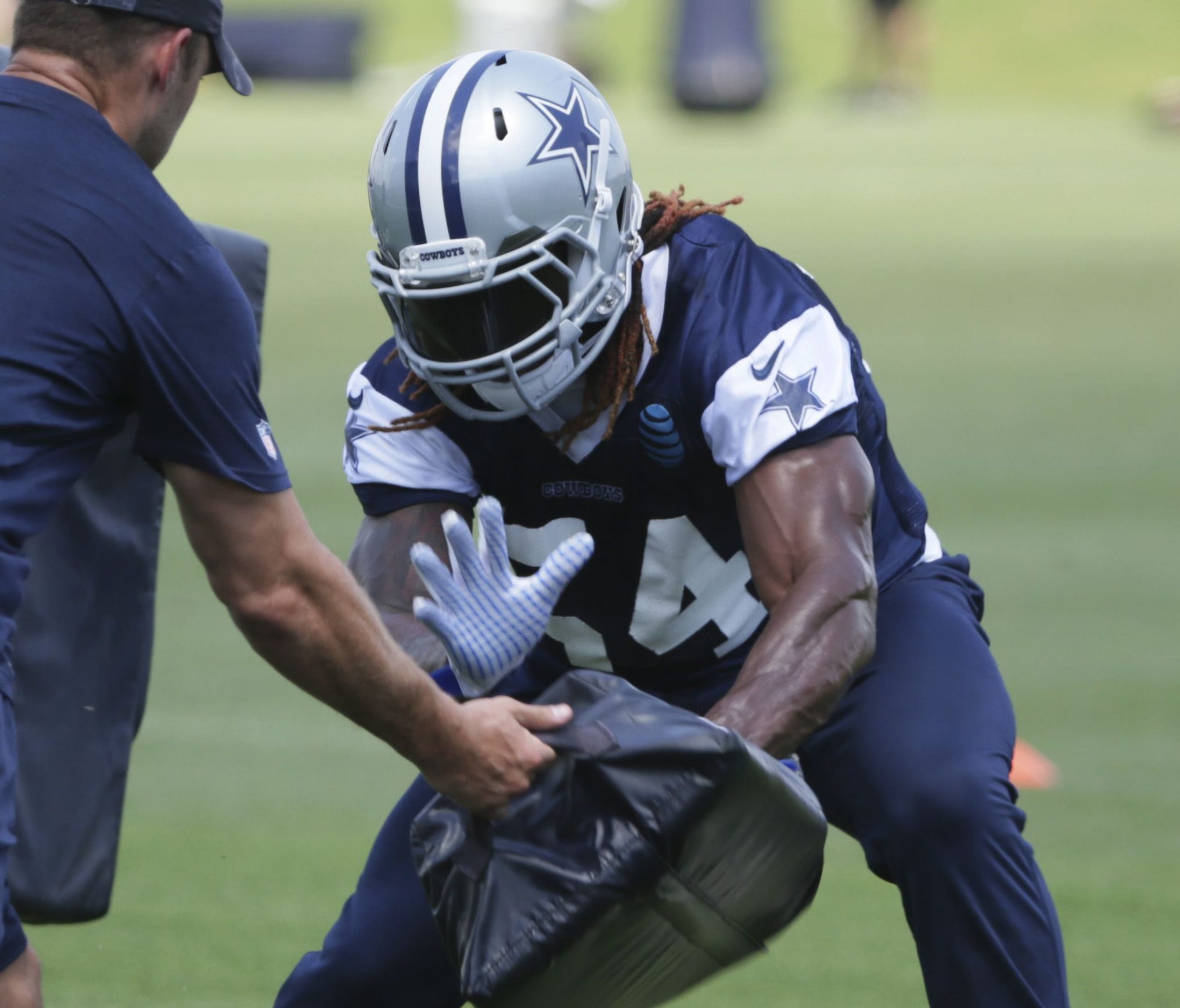 Cowboys LB Jaylon Smith didn't play as a rookie in 2016.