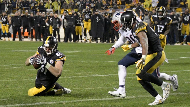Pittsburgh Steelers tight end Jesse James (81) has a knee down before crossing the goal line with a pass from quarterback Ben Roethlisberger during the second half of an NFL football game against the New England Patriots in Pittsburgh, Sunday, Dec. 17, 2017. (AP Photo/Don Wright)