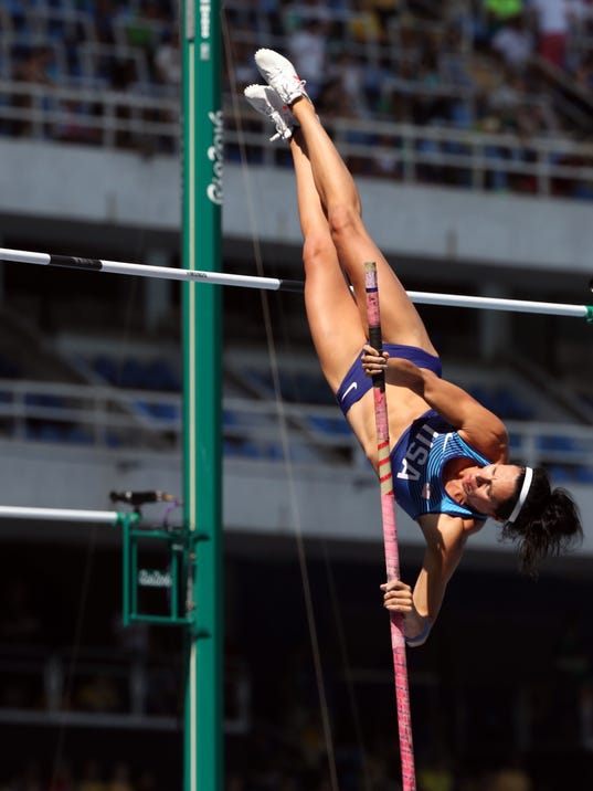 Jenn Suhr qualifies for Olympic pole vault final