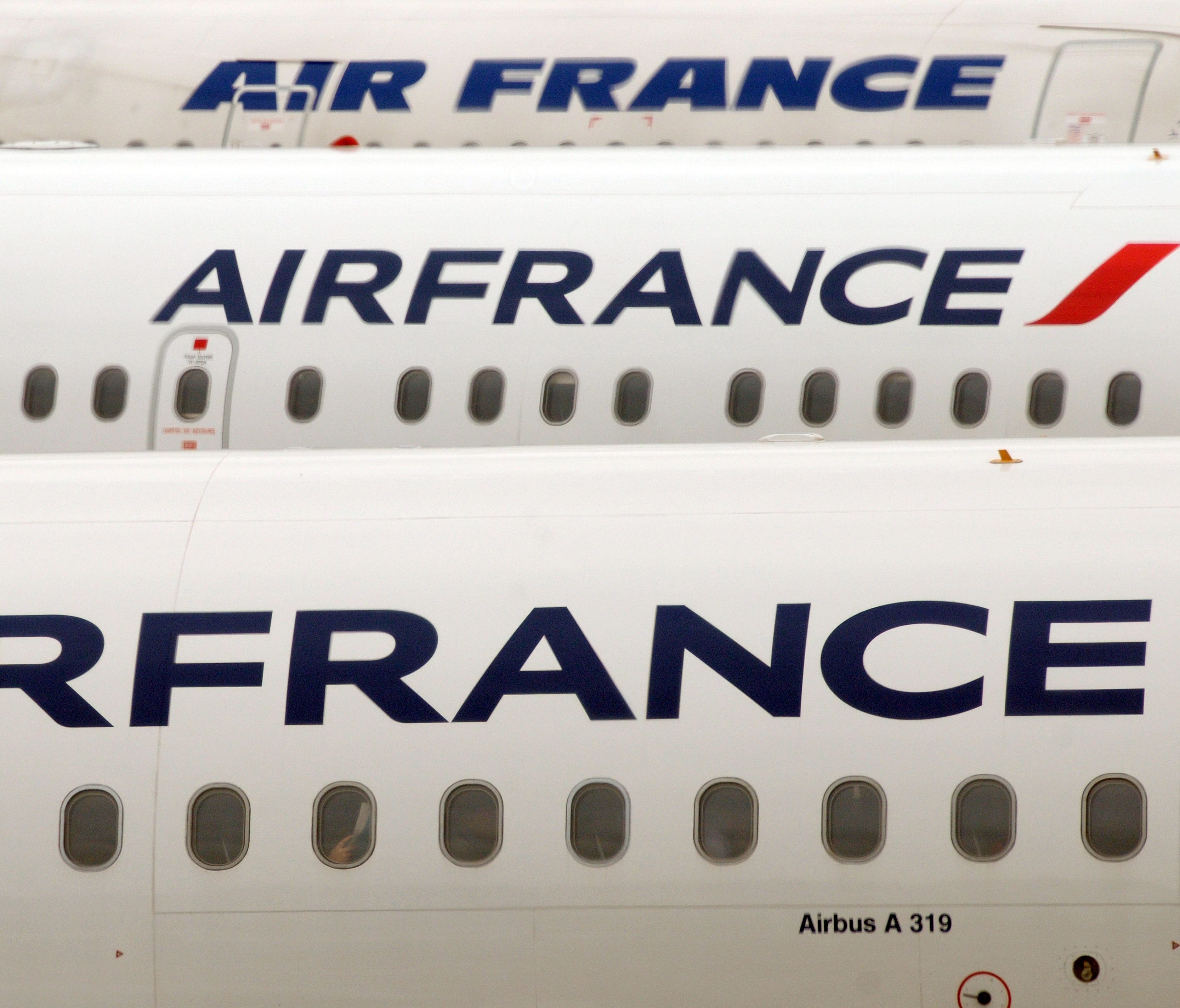 (FILES) A picture taken on October 10, 2013 shows Air France planes on the tarmac of Roissy Charles-de-Gaulle airport outside Paris. The union representing most of Air France's pilots (SNPL AF Alpa) has called for a week-long strike in September over