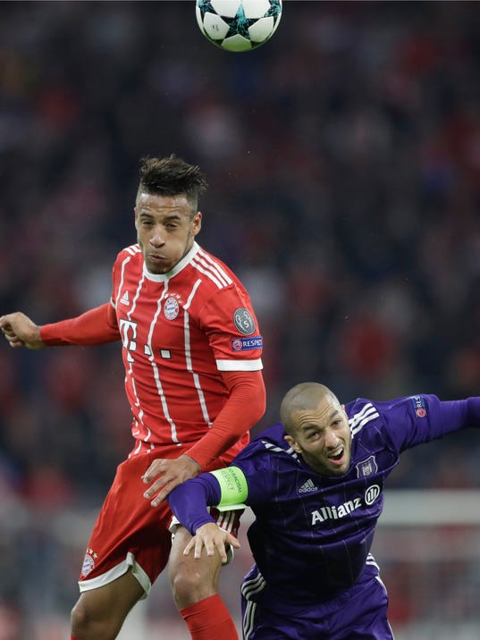 Bayern's Corentin Tolisso, left, goes up against Anderlecht's Sofiane Hanni during a Champions League Group B soccer match between FC Bayern Munich and RSC Anderlecht in Munich, Germany, Tuesday, Sept. 12, 2017. (AP Photo/Matthias Schrader)