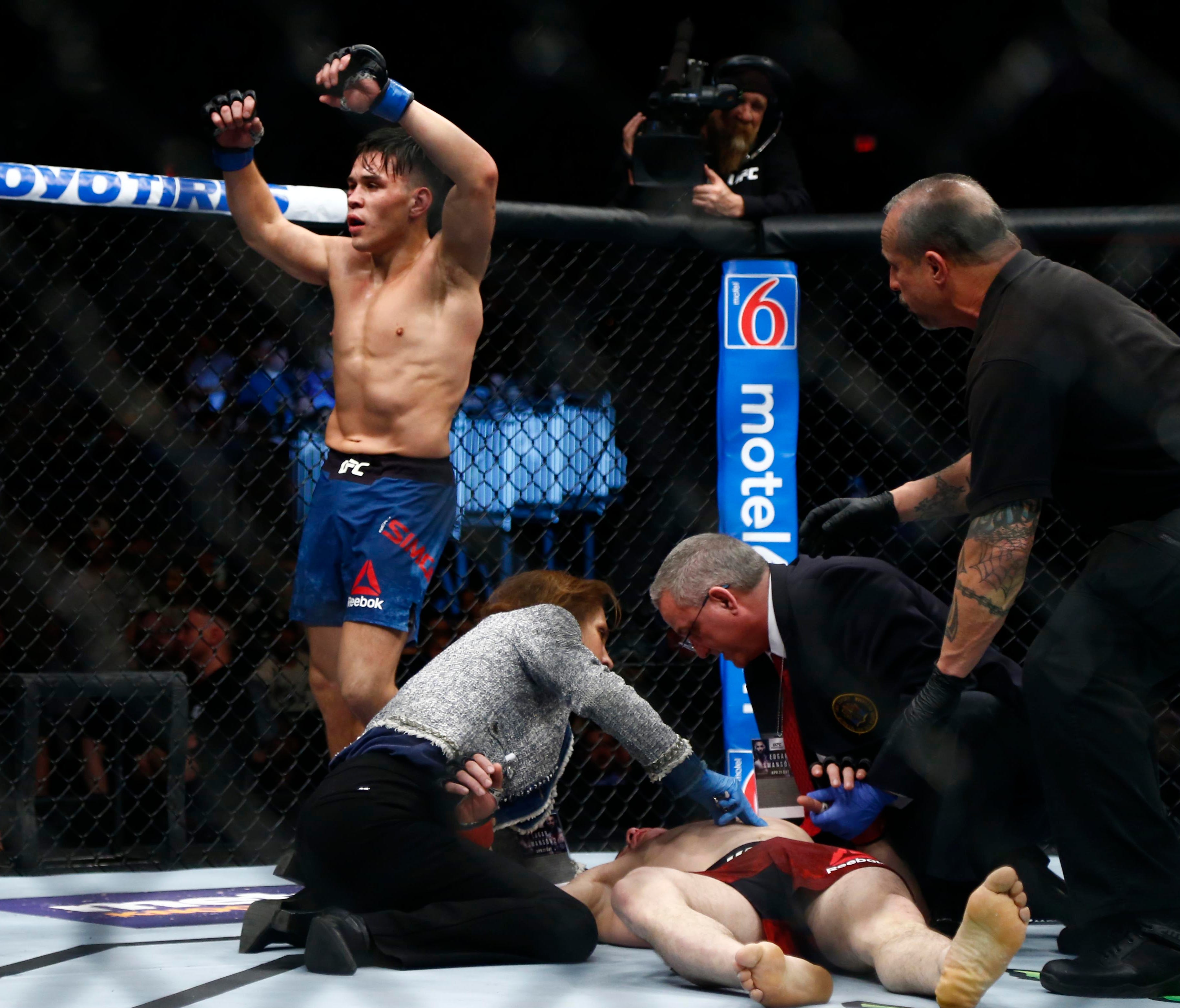 Ricky Simon (blue gloves) defeats Merab Dvalishvili (red gloves) during UFC Fight Night 128.