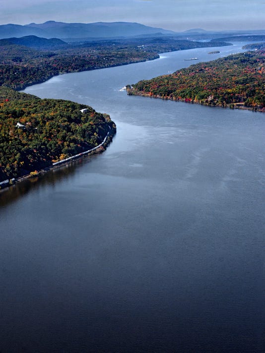 Hudson river. Река Гудзон в Нью-Йорке. Хадсон Ривер река. Эстуарий реки Гудзон. Гудзон река в США.