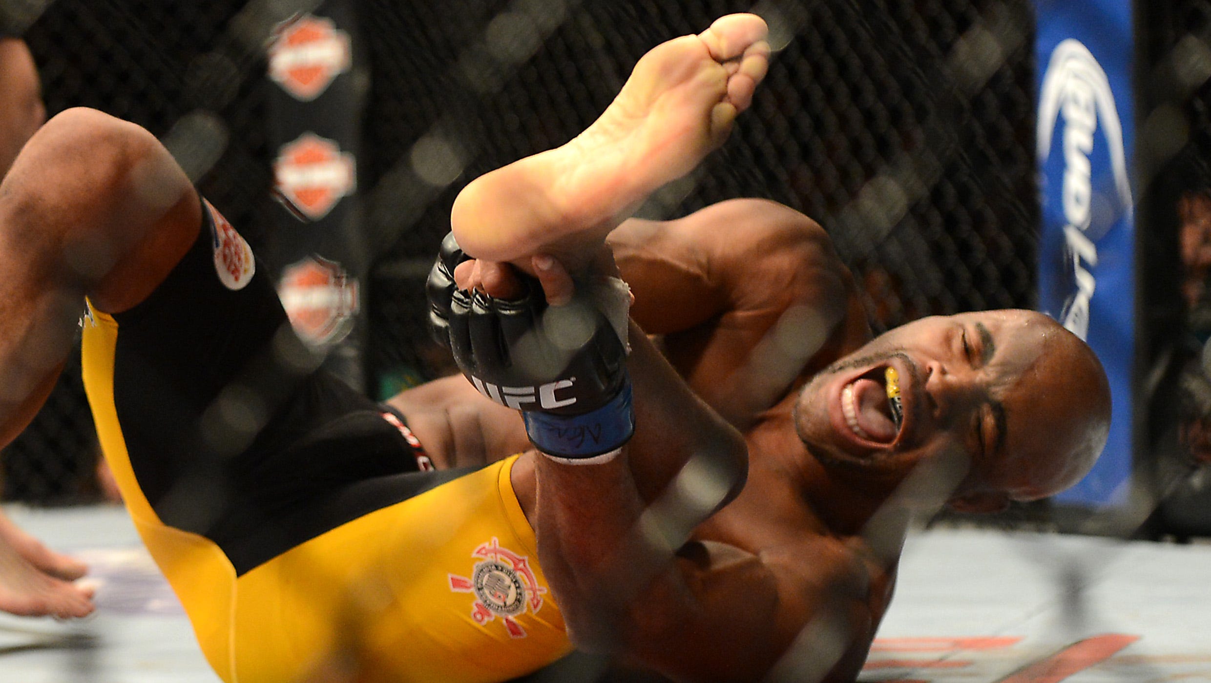 Doctor Anderson Silva Could Train Again In 6 9 Months