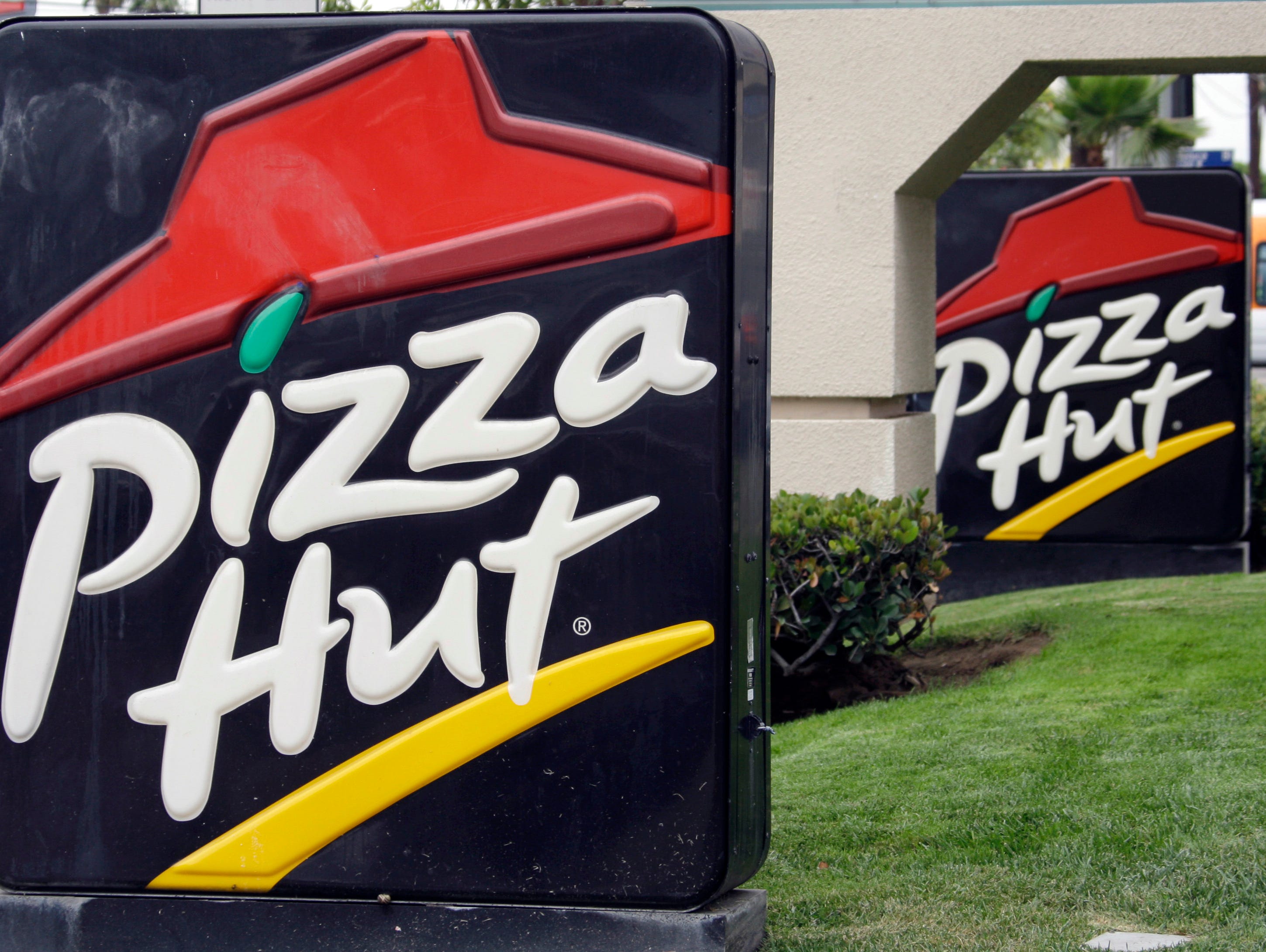 This Oct. 5, 2010 file photo shows a Pizza Hut restaurant in Los Angeles Tuesday, Oct. 5, 2010.
