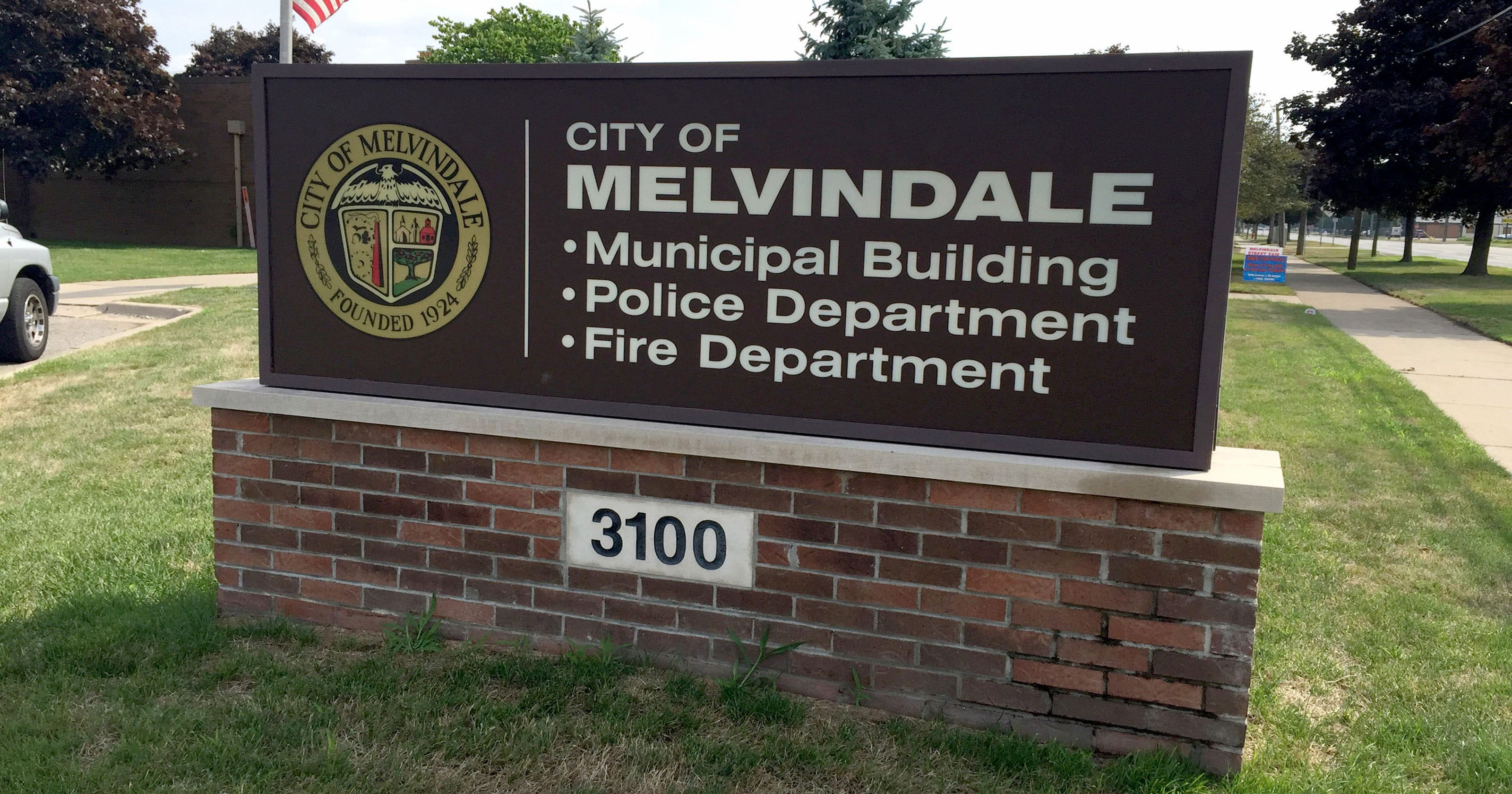 Expolice chief says Melvindale uses dirty cop to make money off tows