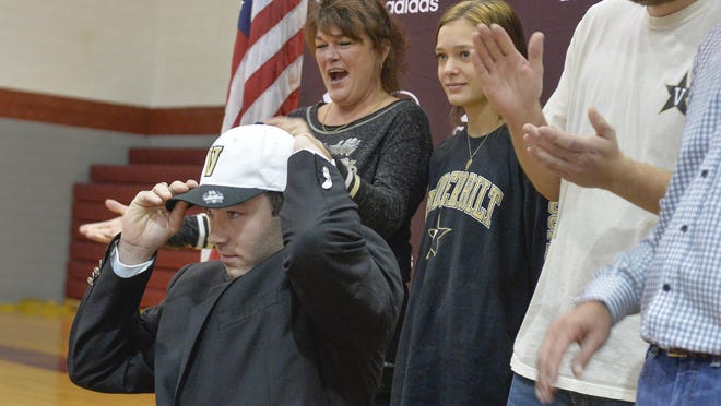 picture Vanderbilt Baseball Hat American Flag carter holton signs to play baseball