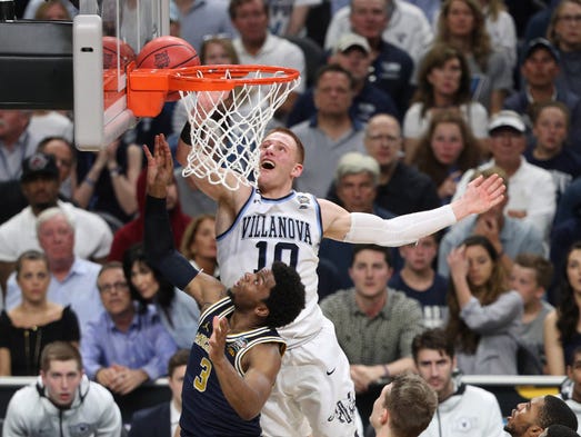 Villanova Wildcats guard Donte DiVincenzo (10) blocks