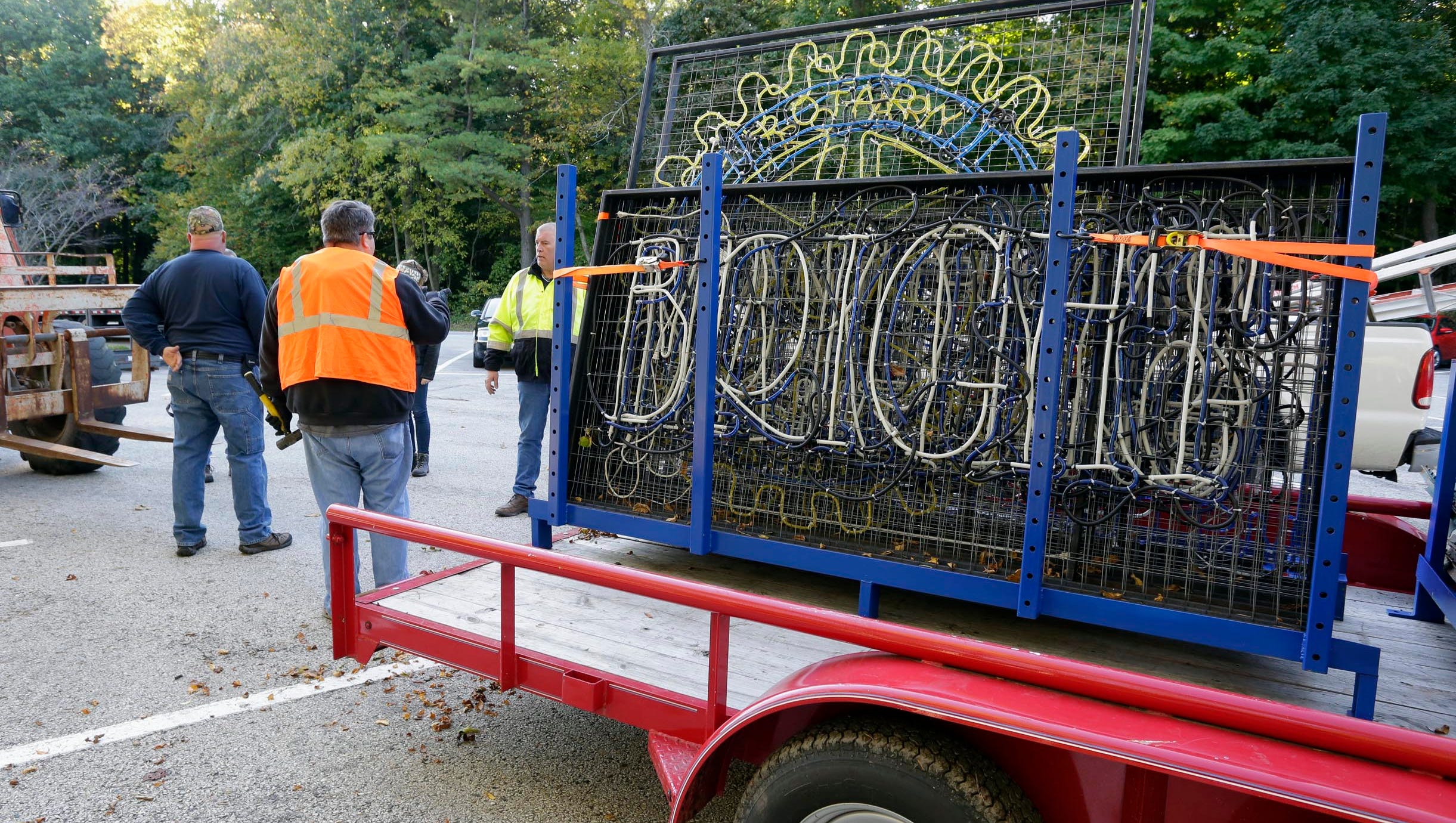 Holiday lights go up in Evergreen Park