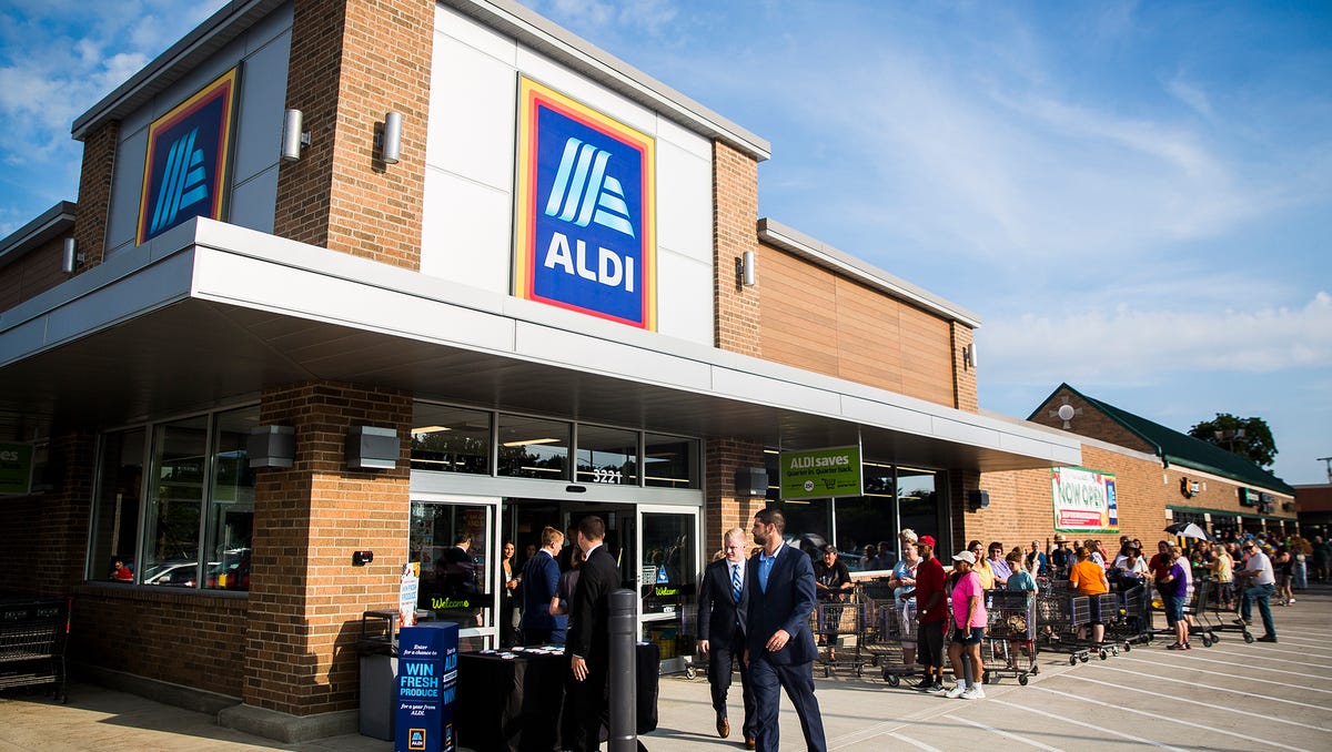 ALDI reopens on Muncie's southside