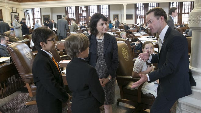 State Reps. Dade Phelan, R-Beaumont, right, and Gina Hinojosa, D-Austin, speak with young pages on the House floor in May 2017. Phelan has overwhelming support from Republicans and Democrats to be the next speaker of the House.