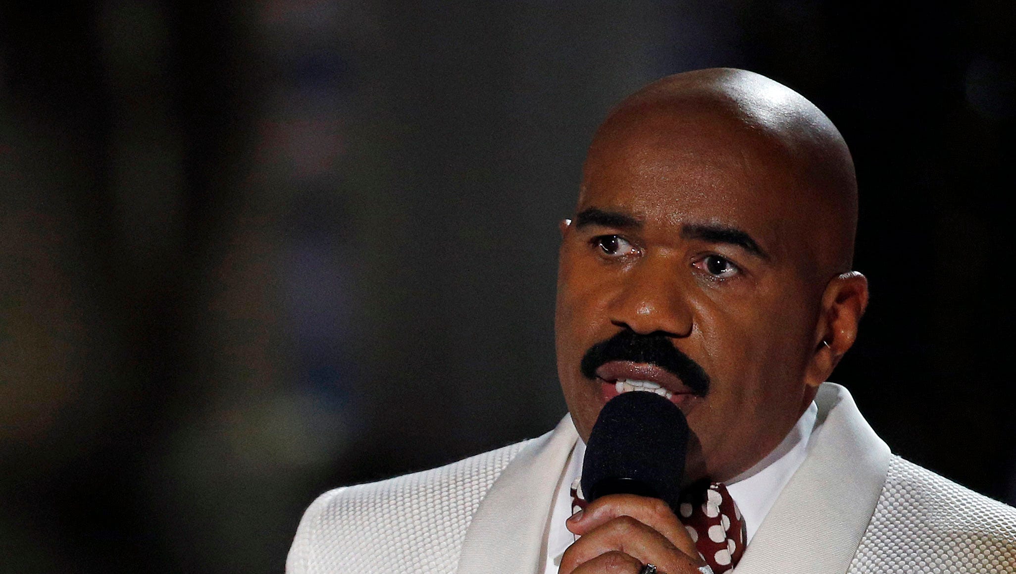 Twitter roasts Steve Harvey over Miss Universe mistake.