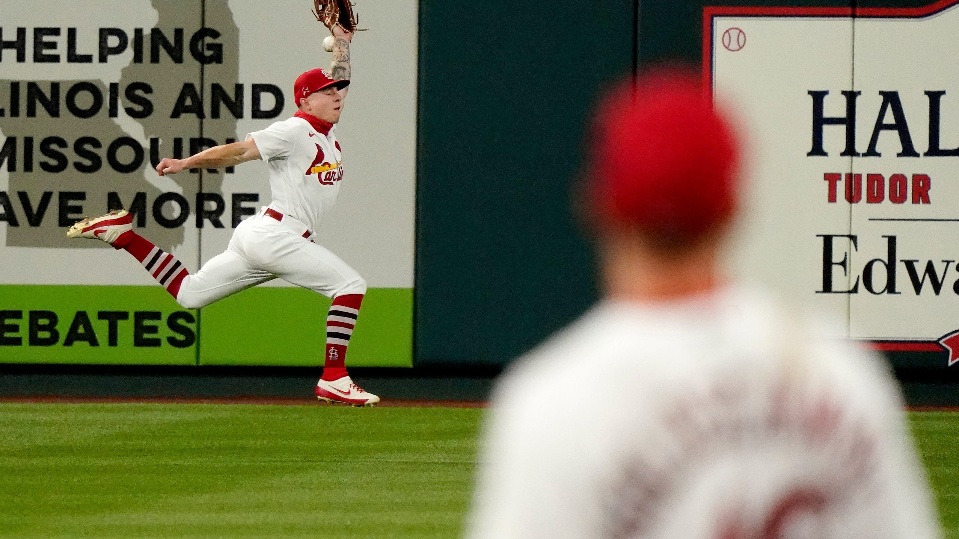 Cardinals score 4 in 9th, beat KC; Fowler, Flaherty sit out
