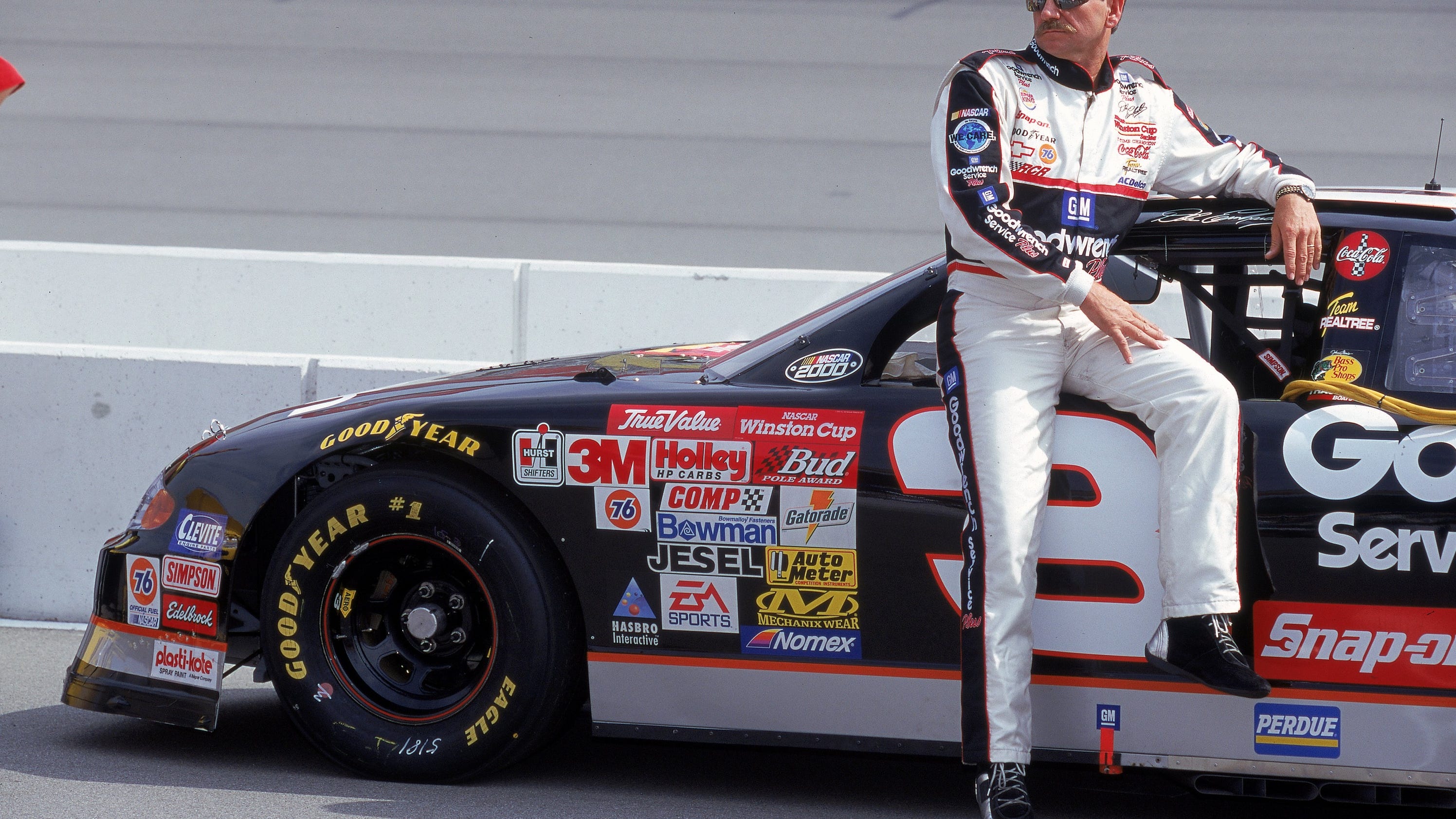 NASCAR drivers honor Dale Earnhardt with paint scheme