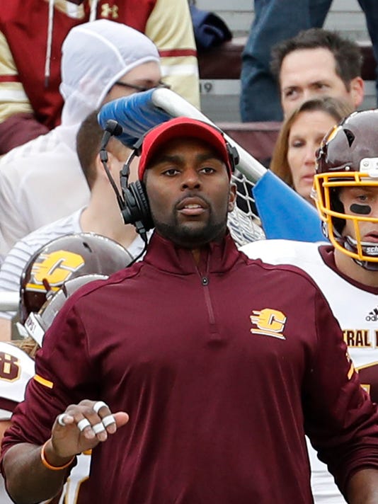 Sherrone Moore named Michigan tight ends coach