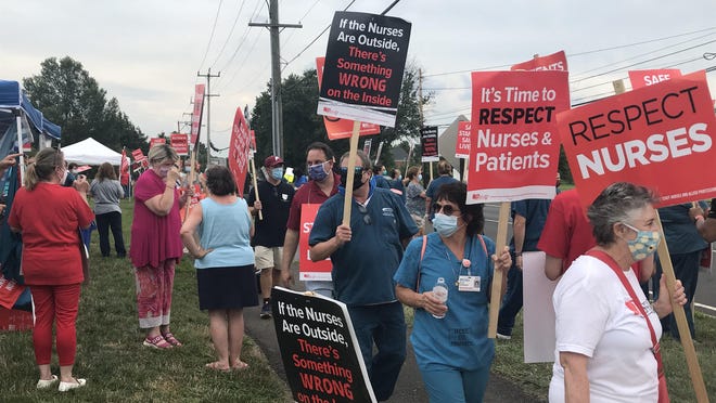 About 200 St. Mary Medical Center nurses and their supporters staged an informational picket at the Middletown hospital Thursday to call attention to the nurses&rsquo; lack of a contract.