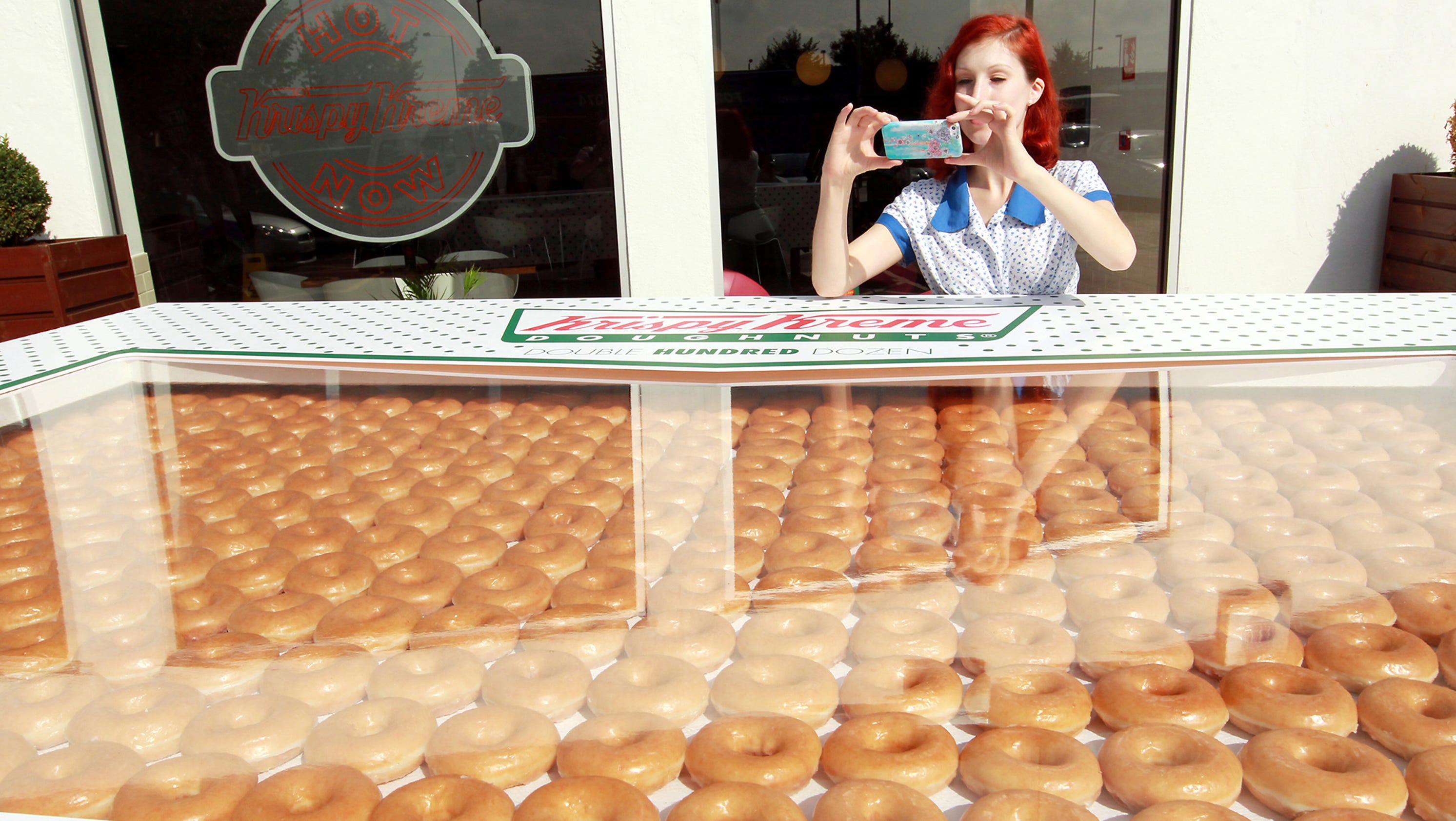 Krispy Kreme's giant box of doughnuts3200 x 1680