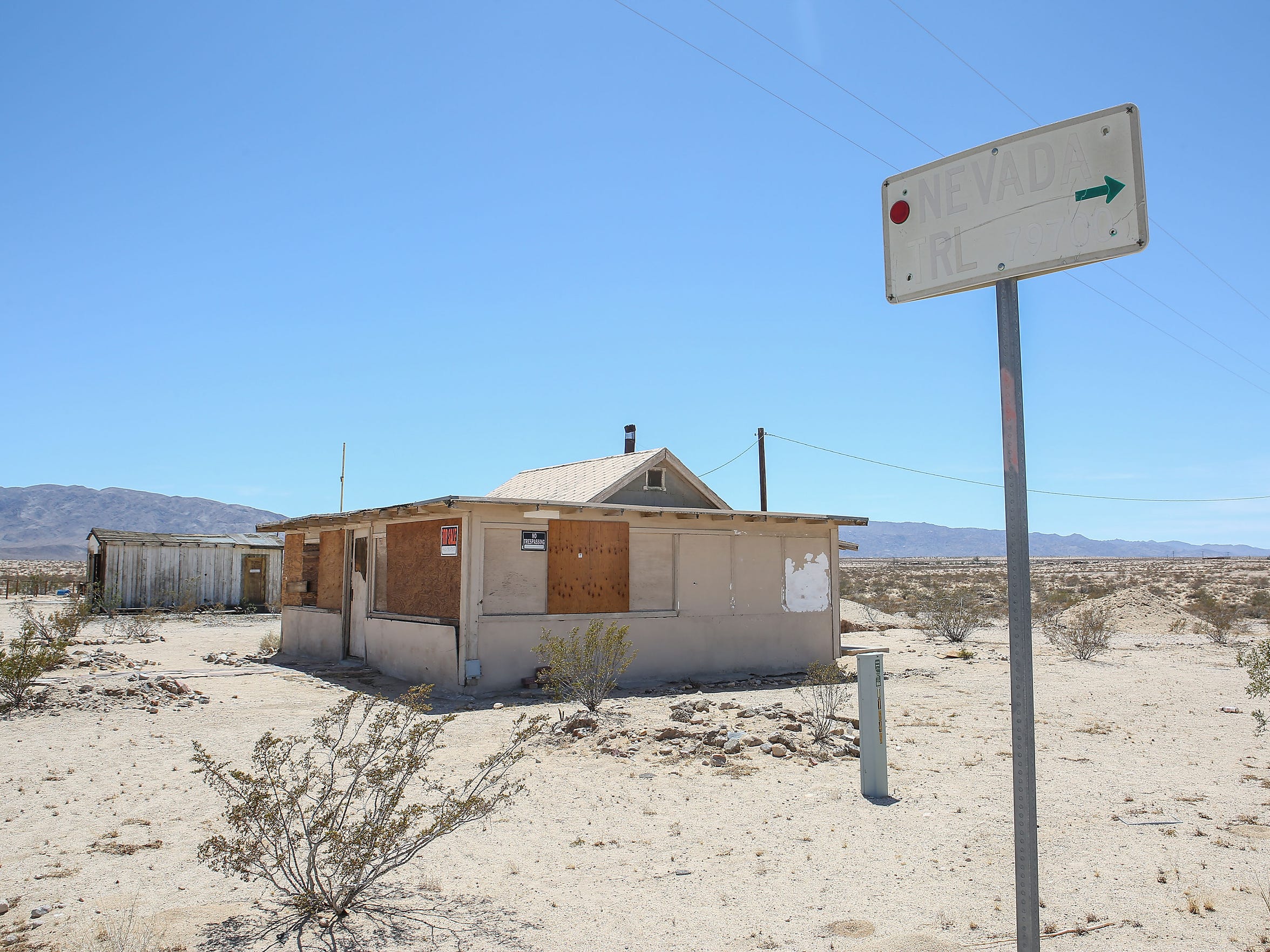 Wonder Valley life threatened by nature, the authorities and tourists