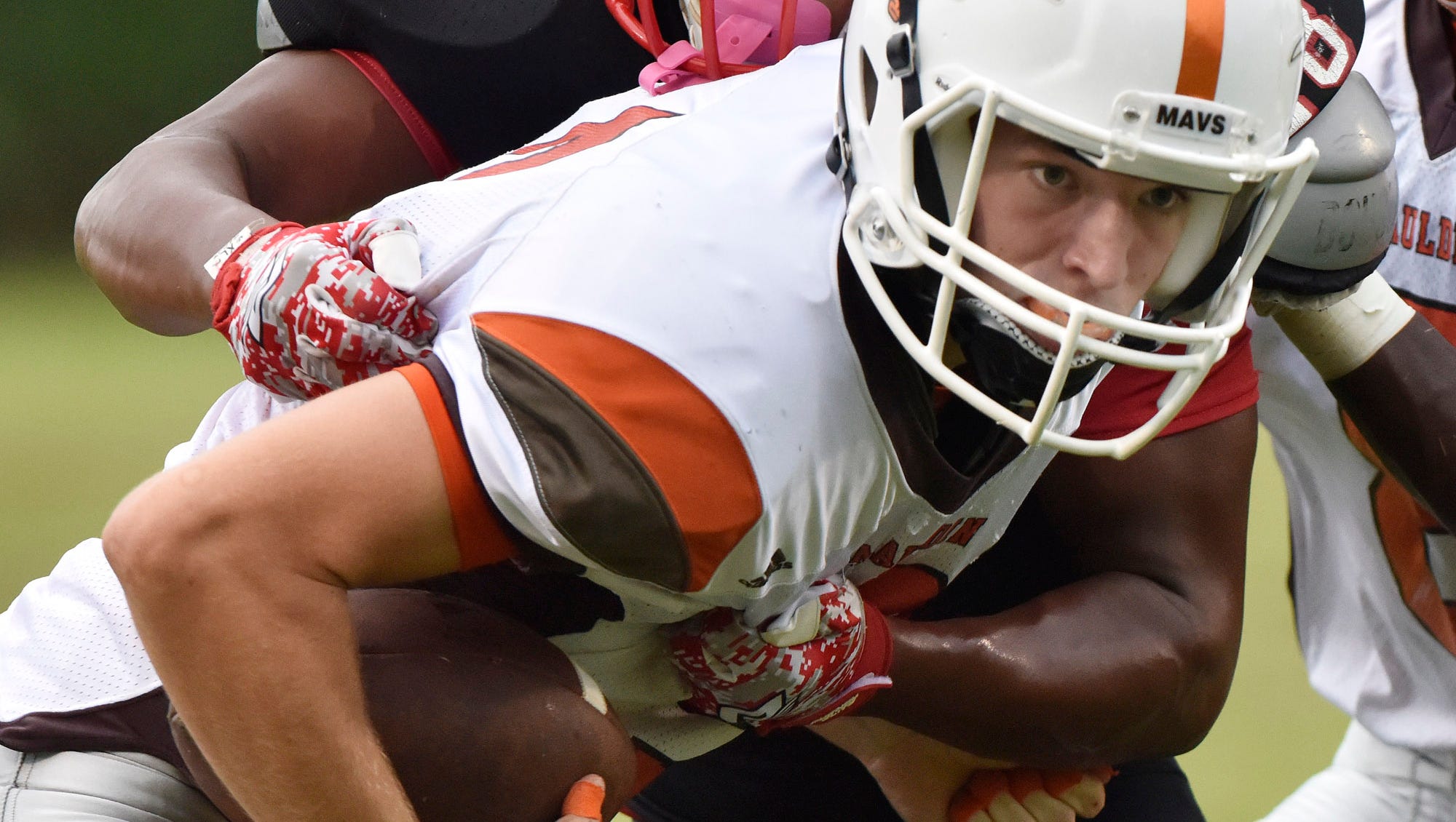 Injury leaves Mauldin scrambling at quarterback