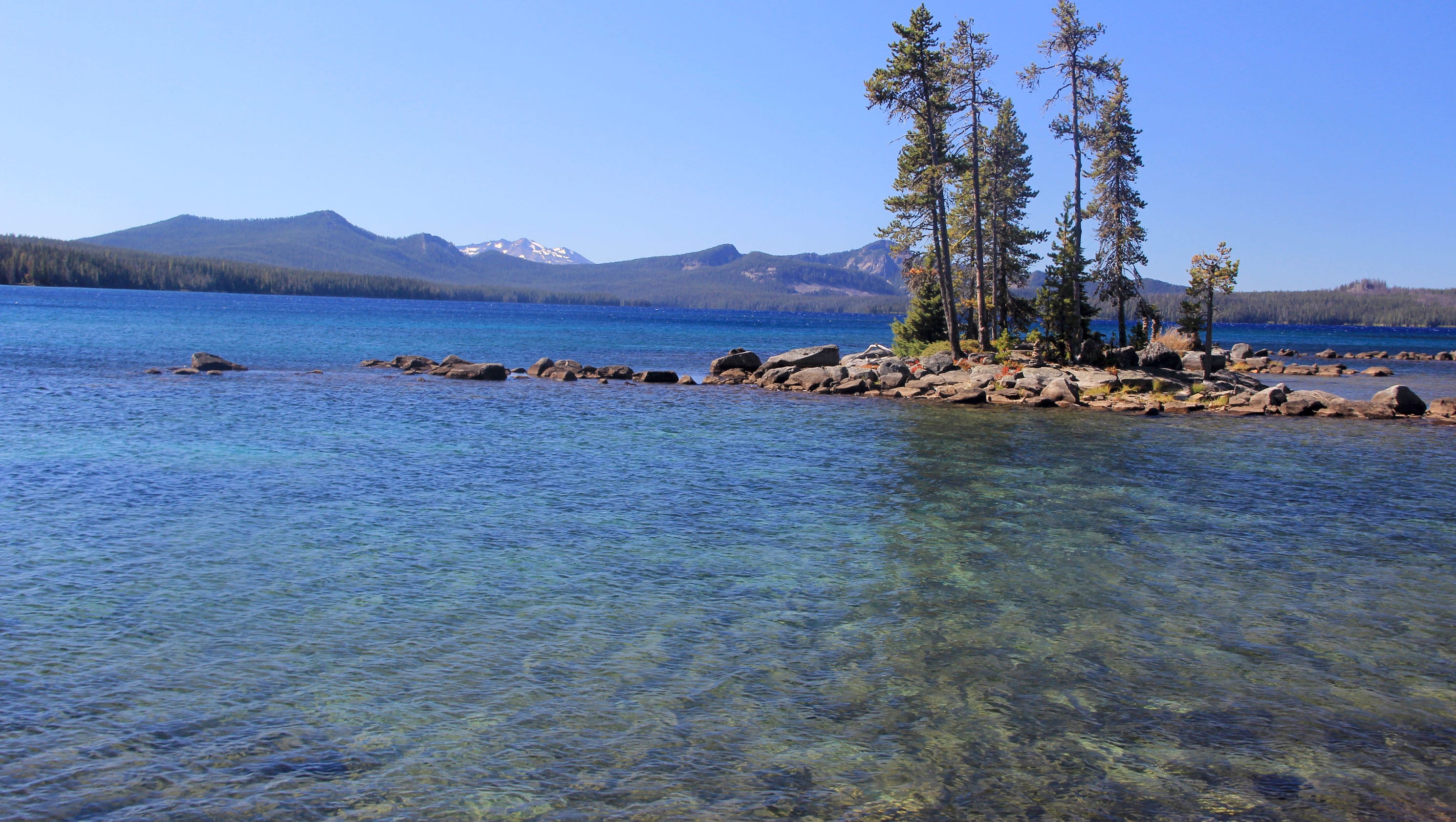 Island hopping at spectacular Waldo Lake