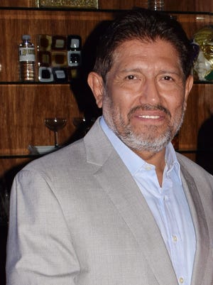 Juan Osorio sigue soñando en que sea Diego Luna quien de vida a “Cantinflas” en su bioserie.